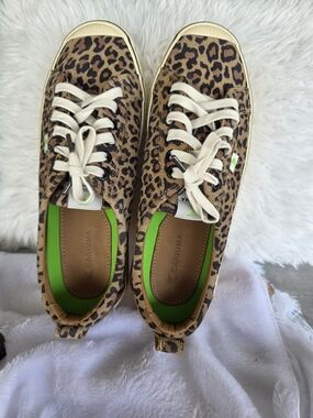 Leopard Print Lace-Up Sneakers - Green Insole
